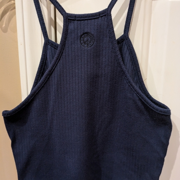 2 EARTHBOUND tops. - Picture 4 of 6